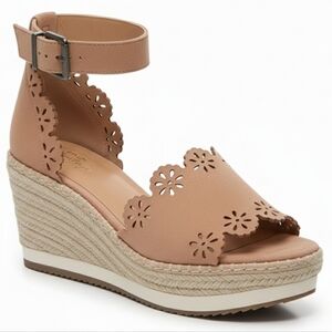 Crown Vintage Tan Suede Scalloped Laser-Cut Espadrille Wedge Platform 7.5